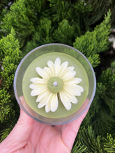 Carregar imagem no visualizador da galeria, Vela Vidro c/ Margarida (Compra via Whatsapp)